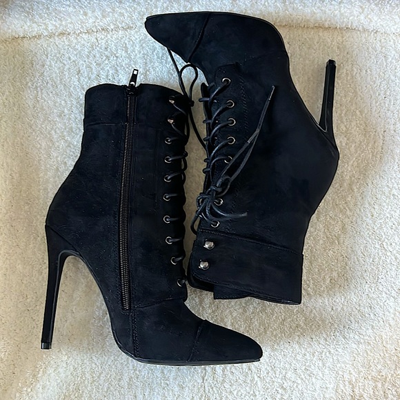 New size 7 from LOLA SHOETIQUE - Picture 1 of 3